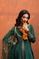 Hoor green raw silk 3-piece suit by Jahaan, photo 4 of 7