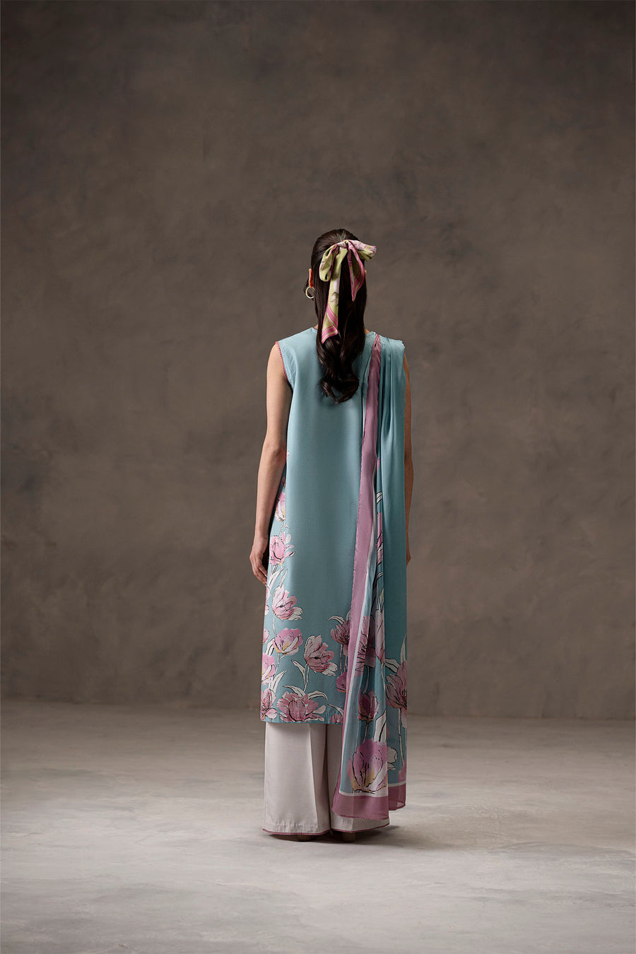 Saffora sleeveless light blue silk lawn 3-piece suit by Jahaan, photo 2 of 5