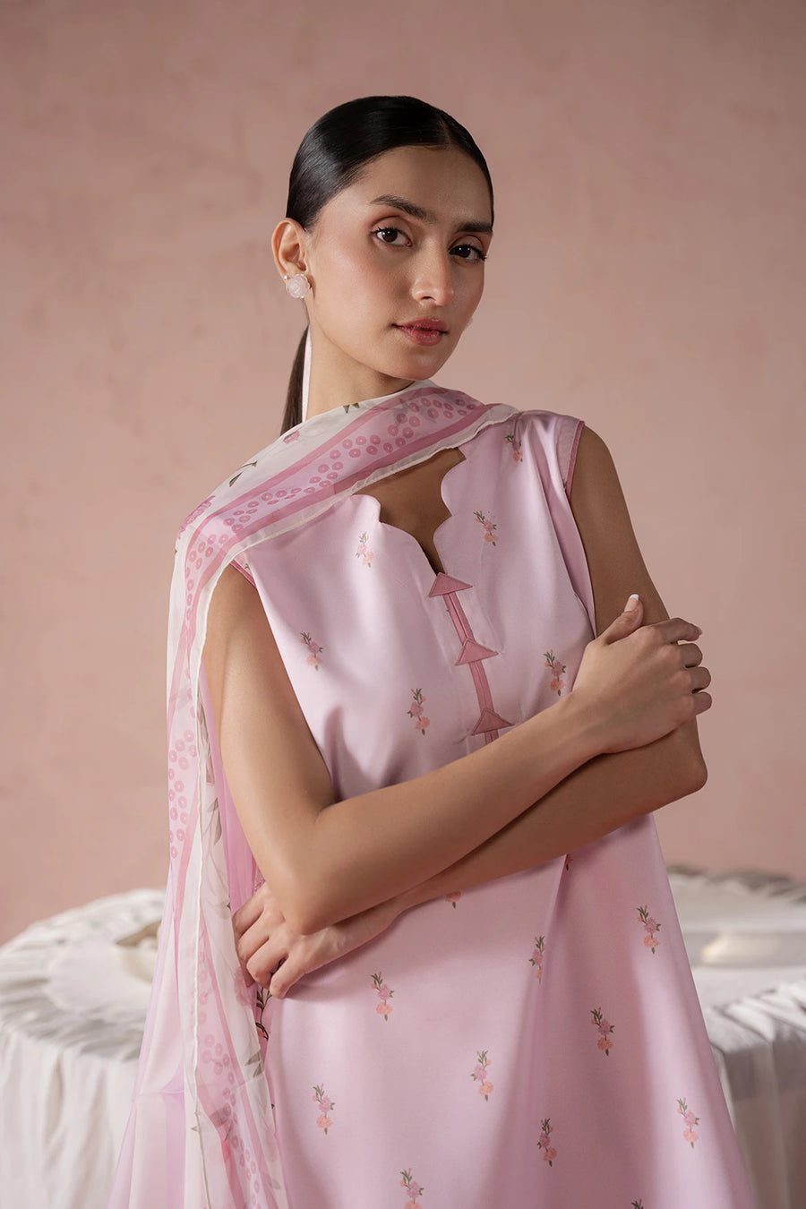 Bloom ivory & pink crepe 3-piece suit by Jahaan, photo 2 of 6