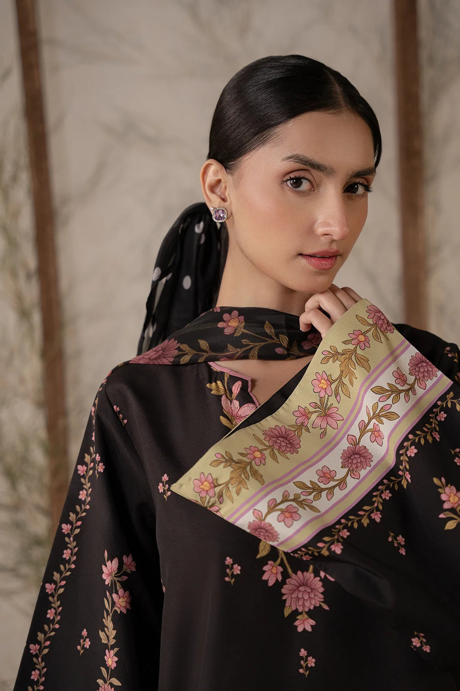 Fioren black crepe 3-piece suit by Jahaan, photo 2 of 5