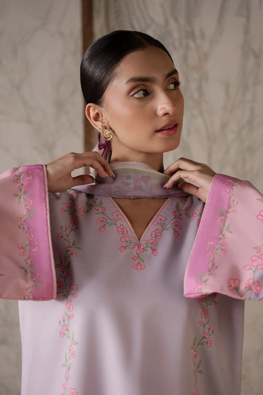 Luneva ivory & pink crepe 3-piece suit by Jahaan, photo 2 of 7